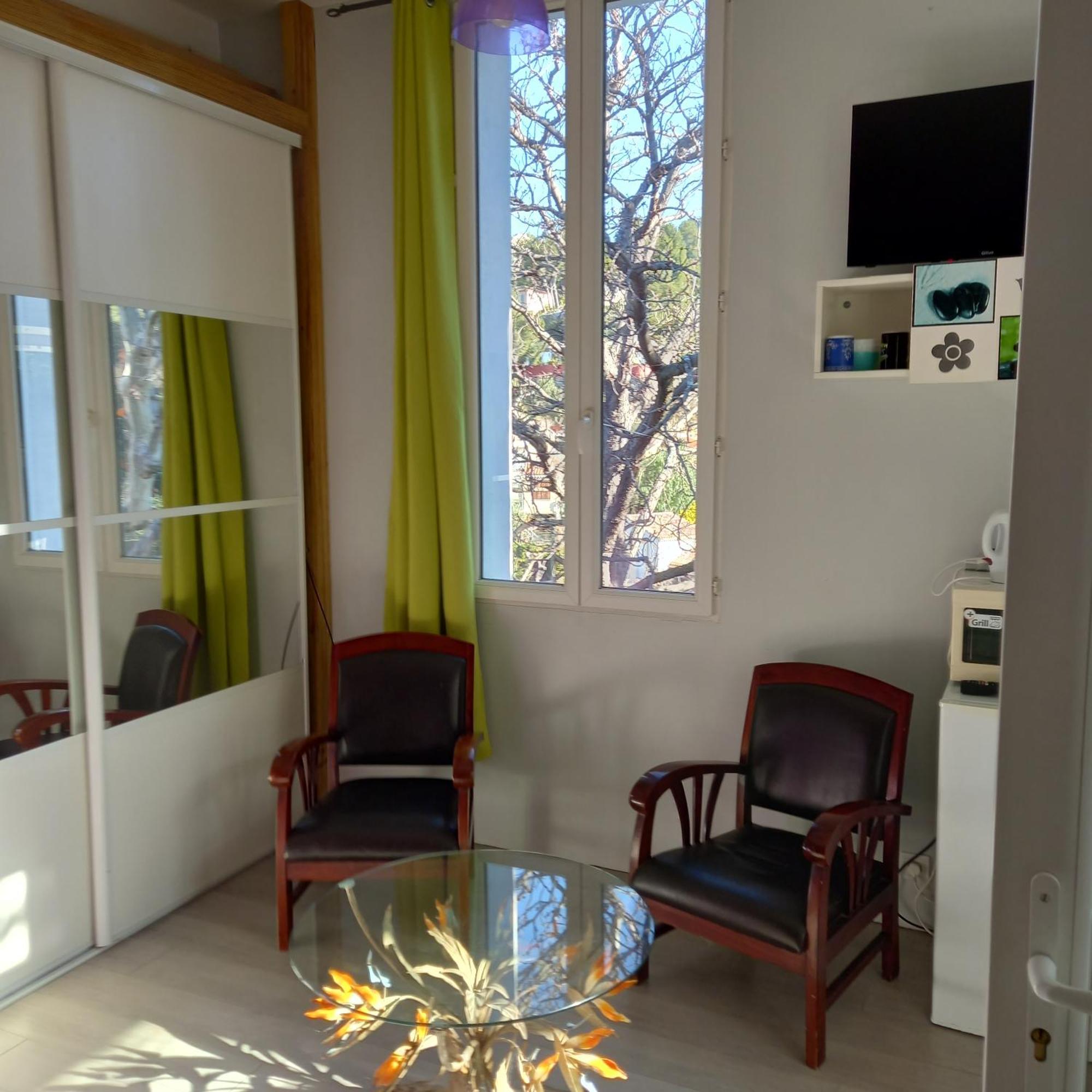 Petit Studio Parmi Les Pins Et Les Cypres Marseille Exteriör bild